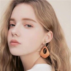 Meet your Posher, Shirley